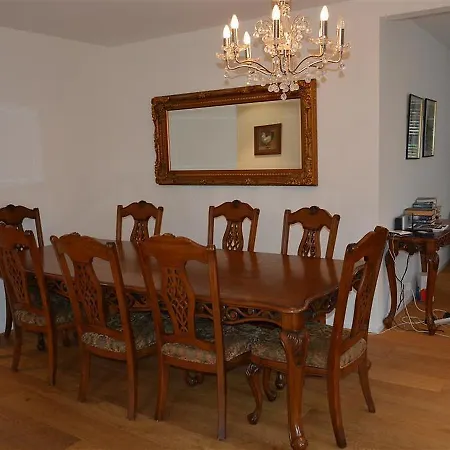 Haus Am Bach Апартаменты Цвайзиммен
